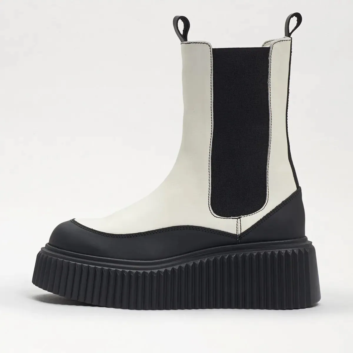 Sam Edelman Taber White/Black Chunky Lug Sole Rounded Toe Pull On Combat Boots