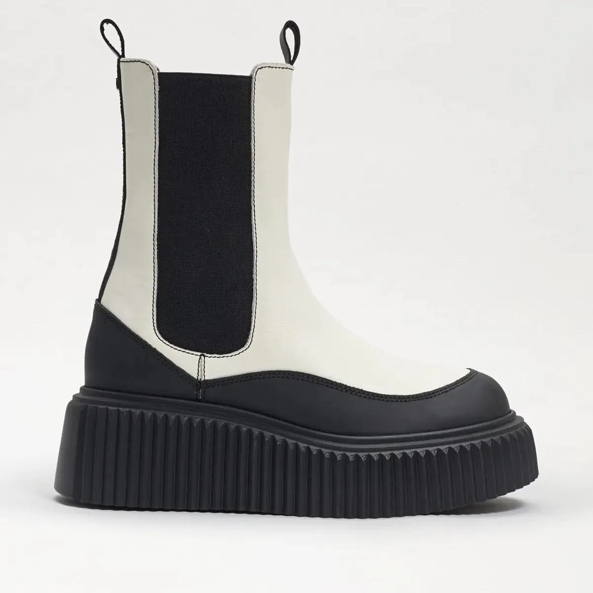 Sam Edelman Taber White/Black Chunky Lug Sole Rounded Toe Pull On Combat Boots