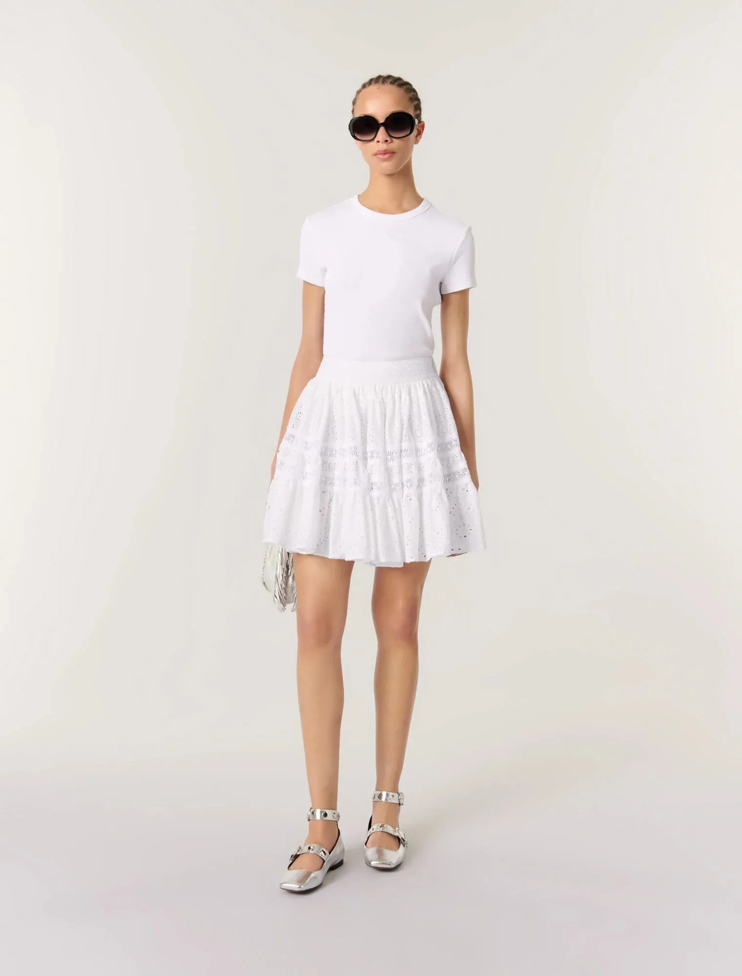 Short embroidered skirt