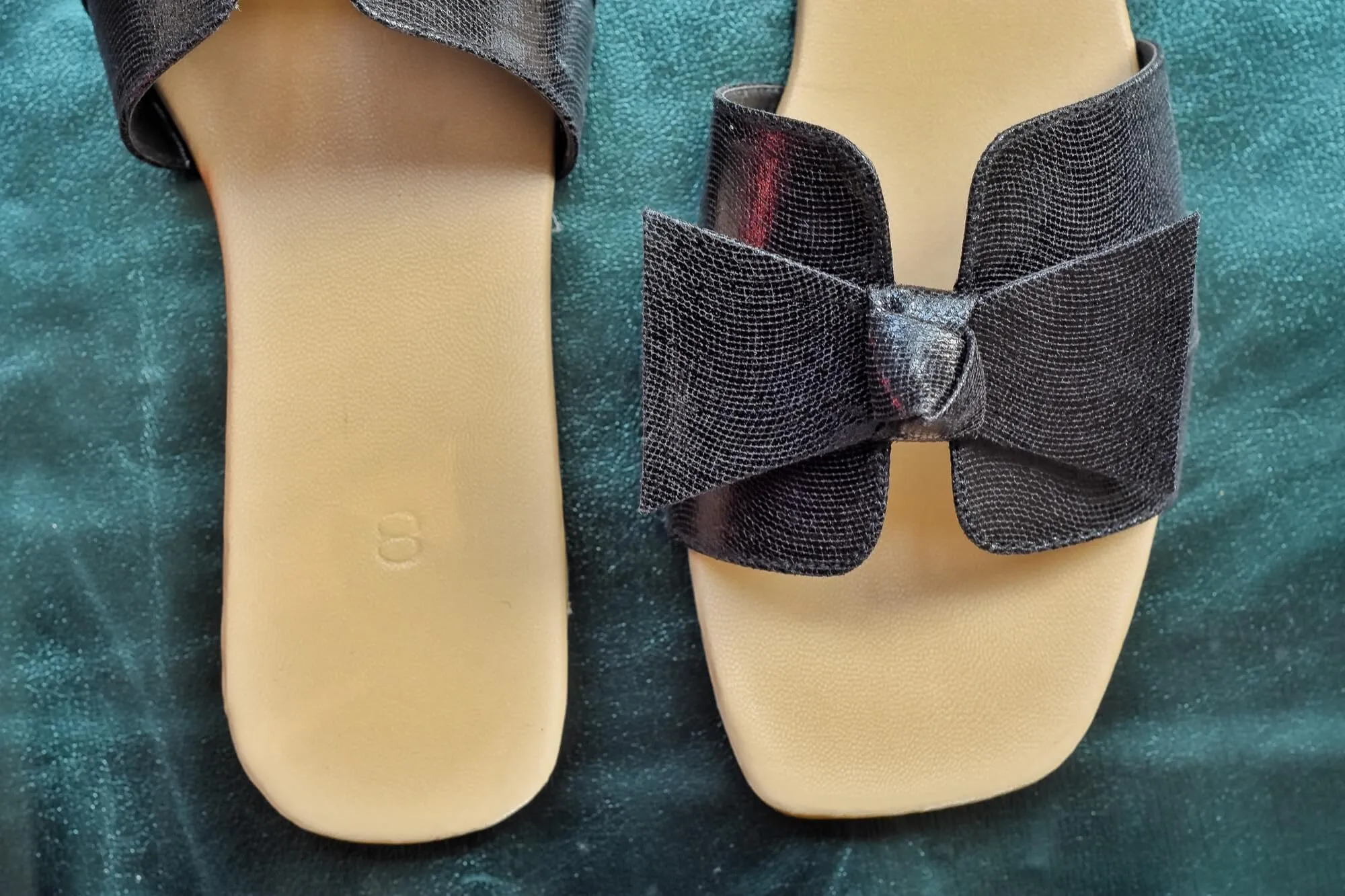 Slides | Black Bow