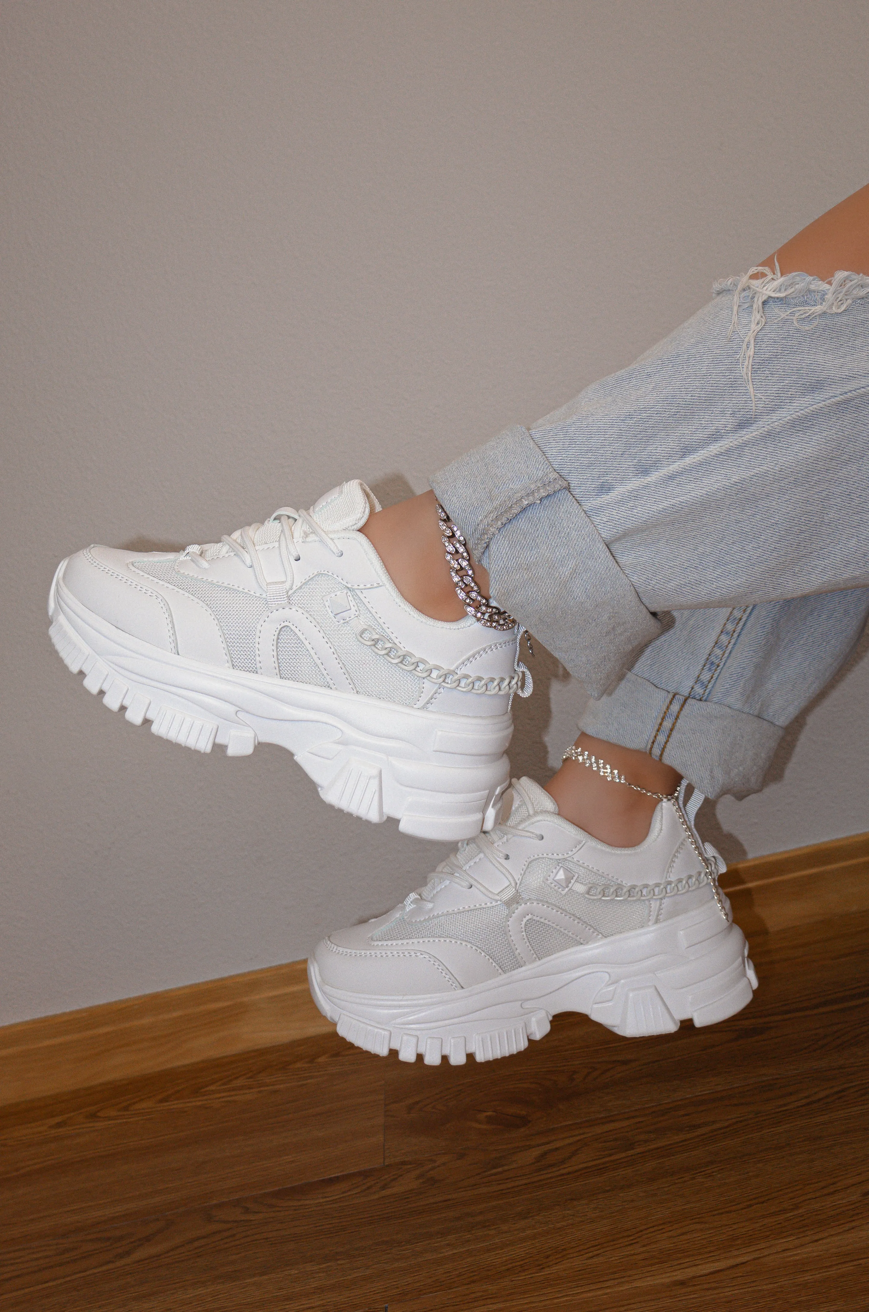 Viper - Women's Chunky Lace-Up Sneakers, Wide Fit & Back Chain Accent, Perfect for Adding a Bold Touch to Casual Outfits